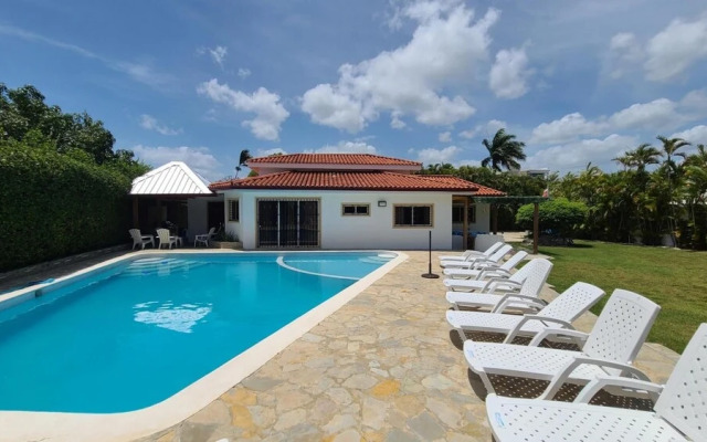 Spacious Private Villa Meters From the Beach