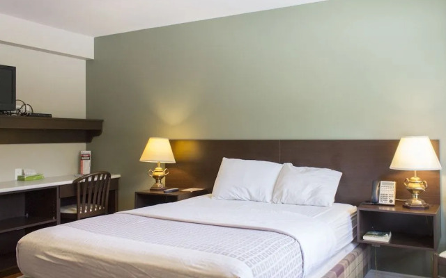 Knights Inn Flesherton