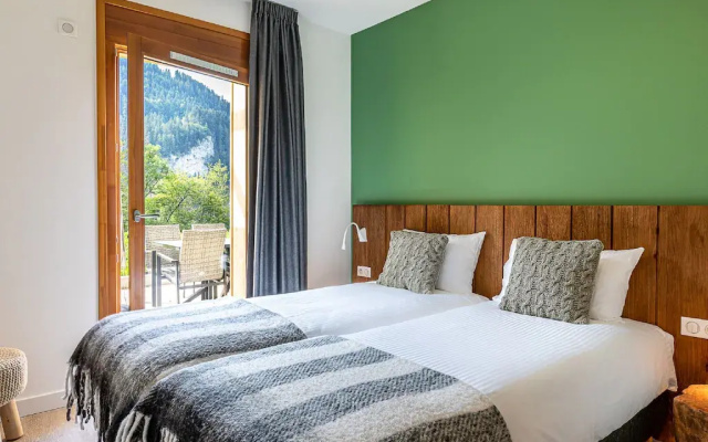 Luxurious apartment with terrace, ski lift 1.5 km away.