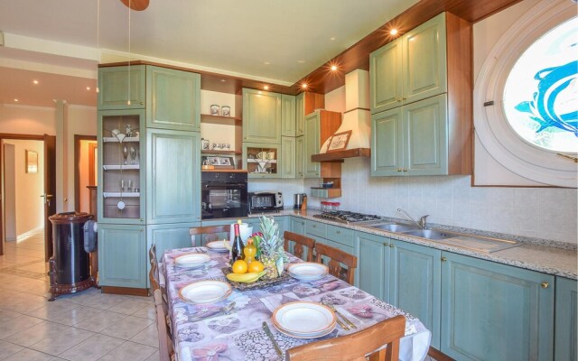 Beautiful Apartment in Monte Isola With 1 Bedrooms and Wifi