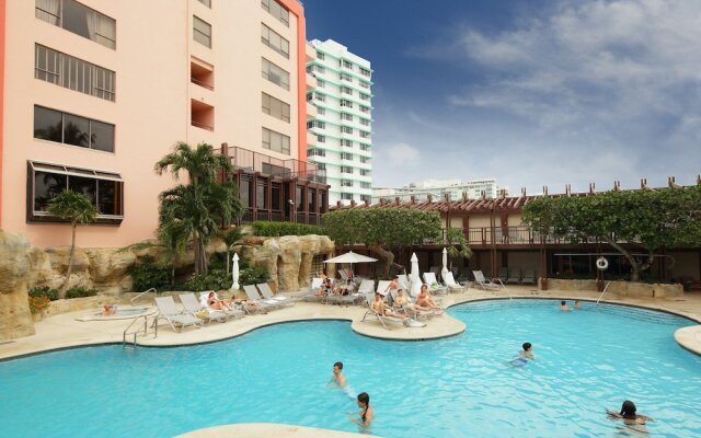 Deluxe Beach Resort - HORA RENTALS
