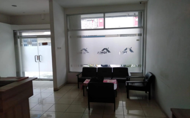 SPOT ON 2869 Ionia Homestay - BNB in Palembang - Photo 2