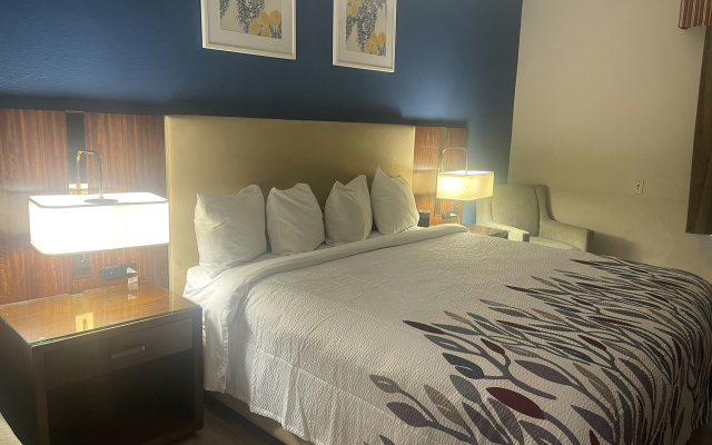 Red Roof Inn & Suites Hinesville