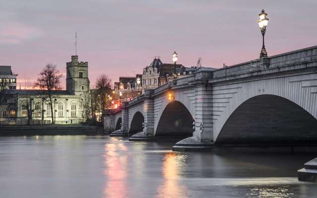 Beautiful Airy Studio Putney