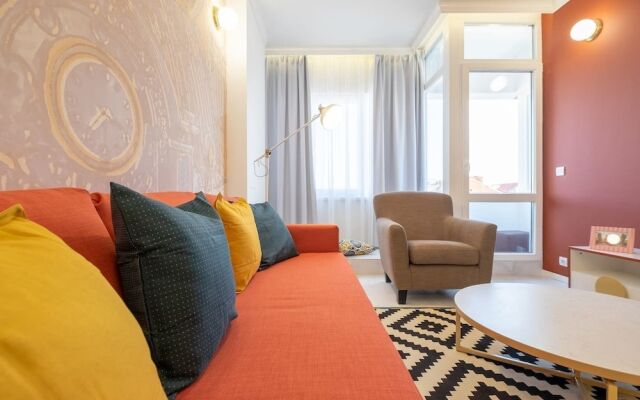 FM Luxury 3-BDR Apartment - Splendid Shapes