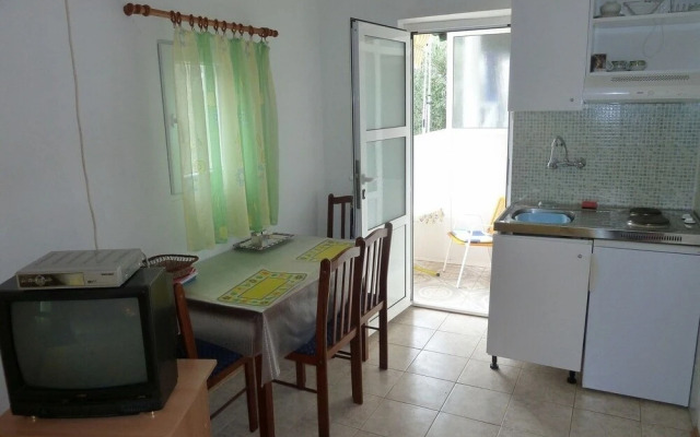 Maja - 80 m From Pebble Beach - SA1 Istok