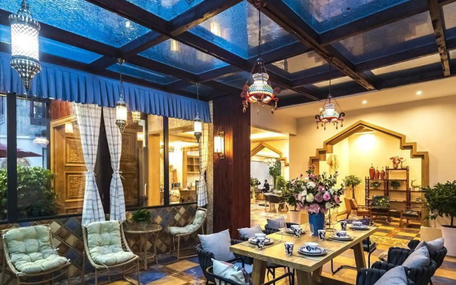 Riverside Pool Hotspring Boutique Hotel