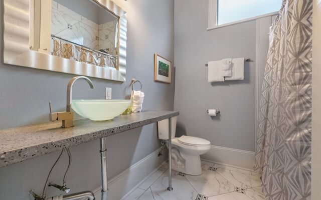 Modern 1-BD Near French Quarter | Walk to Superdome