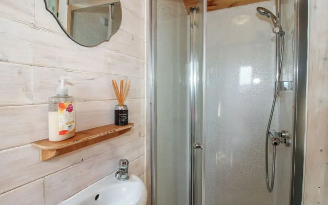 Aston - Shepherd Hut