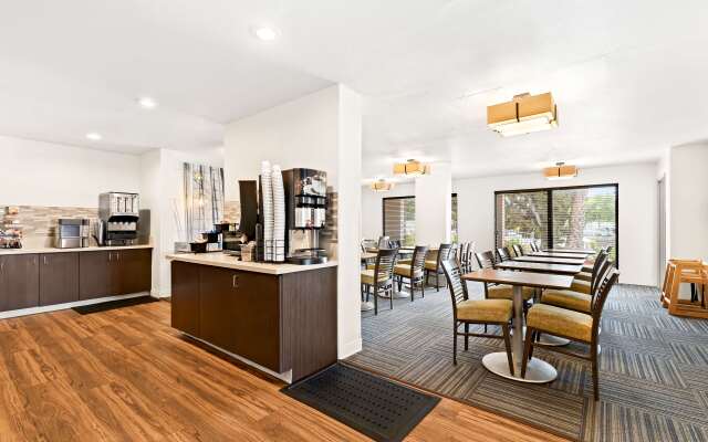 Best Western Yacht Harbor Hotel