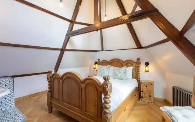 Host Stay The Tiny Chapel