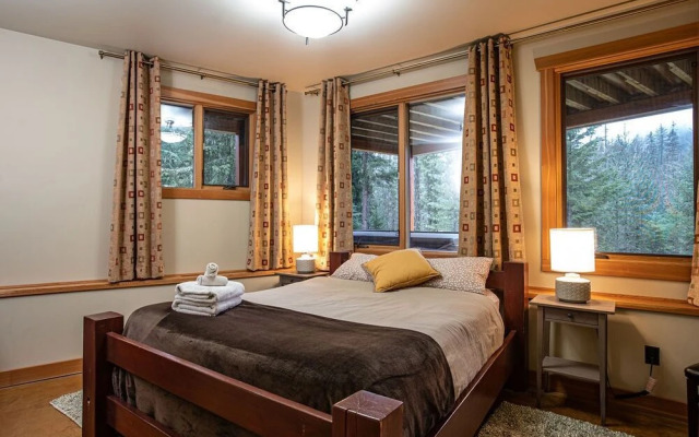 Begbie Snug by Revelstoke Vacations