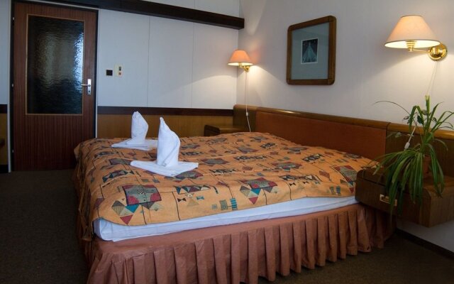 Amber Hotel Bavor