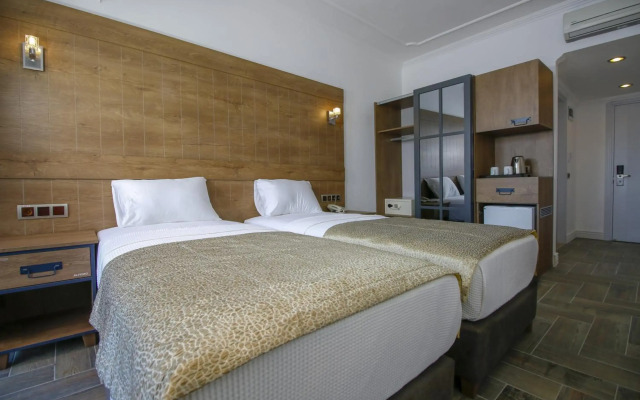 Aurasia Beach Hotel