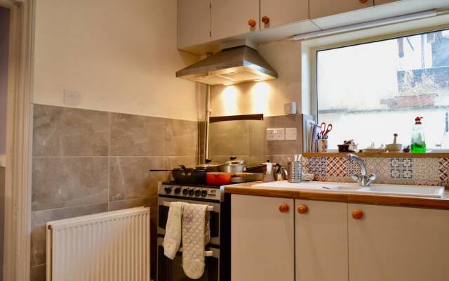 2 Bedroom House in Popular Bristol Neighbourhood