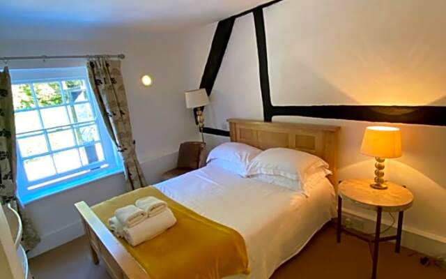 Fleur De Lys Bed & Breakfast
