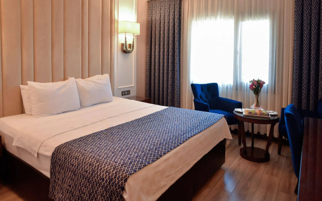 Golden Lake Hotel