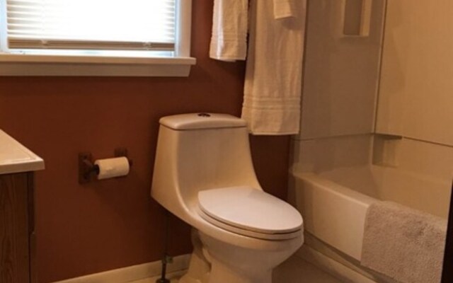 Lacey's Place A Guesthouse