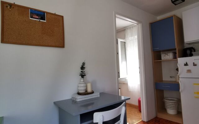 Authentic apt in Stone House, at the top Location