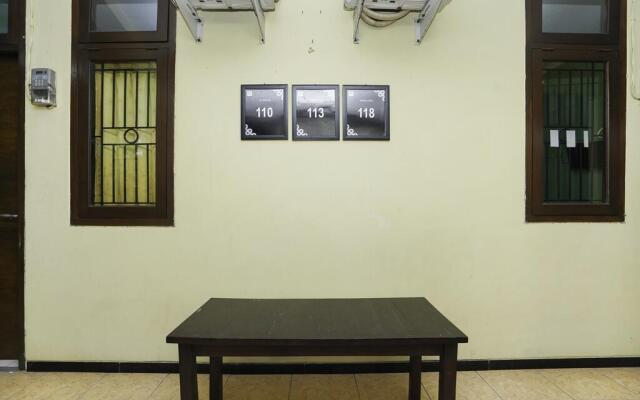 OYO Life 2905 Kost Semampir Tengah