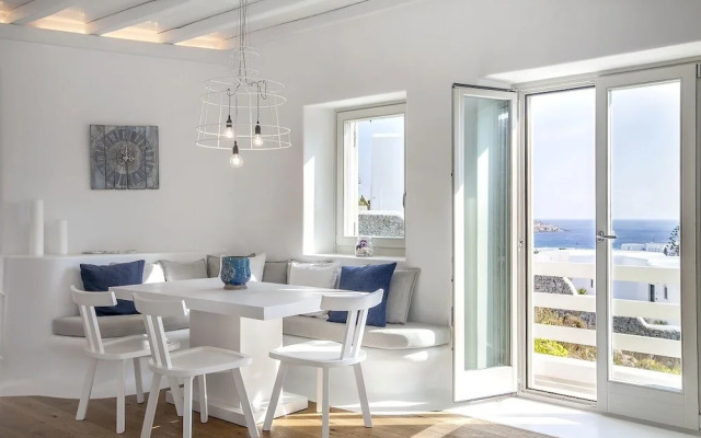 Villa Blue - White by Thea-concept