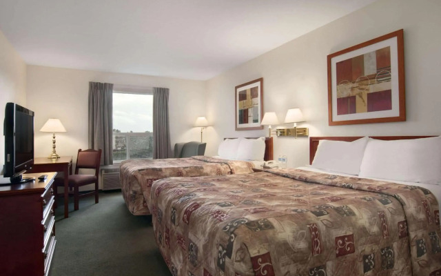 Travelodge by Wyndham Stony Plain