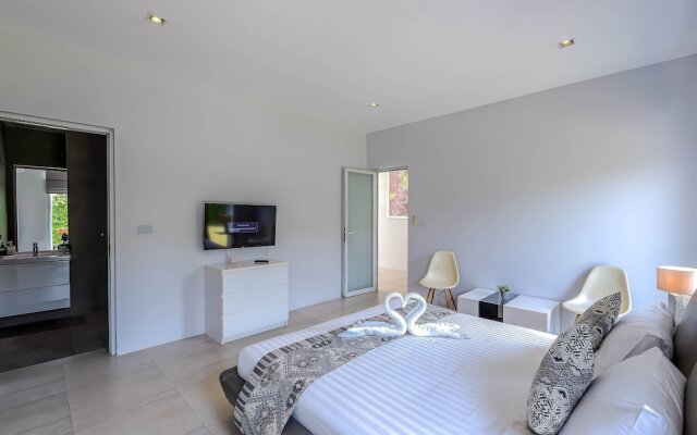 Luxury Modern 4 BR Pool Villa - PH111