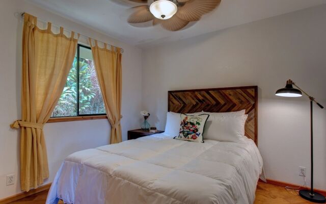 Hamakua Pukana La Hale 3 Bedroom Home by RedAwning
