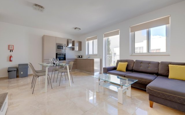 Modern 2BR Apartment in Central St Julian s