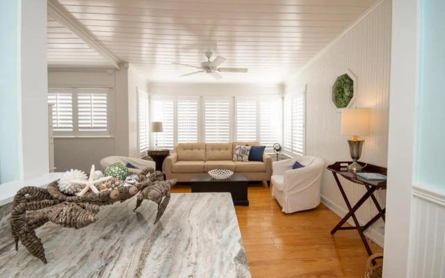AMI Boathouse - 520 Loquat