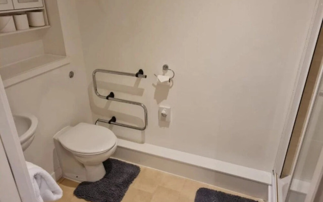 Charming 2-bedrooms City Centre Apartment-no Party