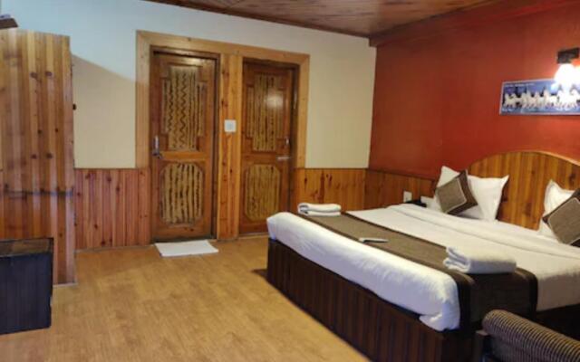 Goroomgo Elena Aastha Regency Manali