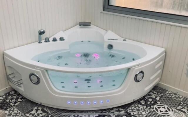 NG SuiteHome Balnéo I Netflix I Lanester I Lorient