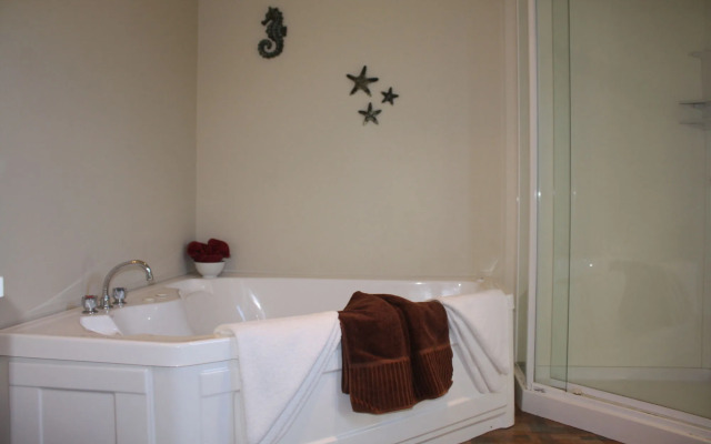 Commodore Court Motel