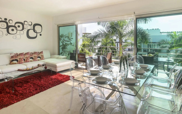 Luxurious & Central Condo In Playa Steps From The Beach