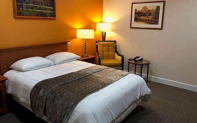 Howard Johnson by Wyndham Ridgecrest, CA