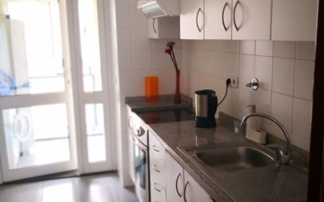 Impeccable 4-bed Apartment in Funchal