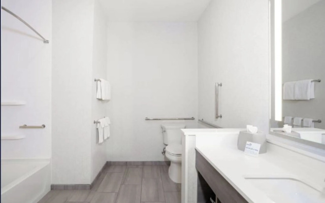 Holiday Inn Express Dallas Medical-Market Center by IHG