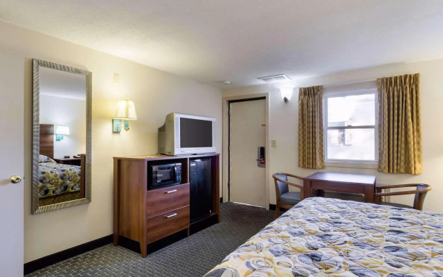 Econo Lodge West Springfield Hwy 5