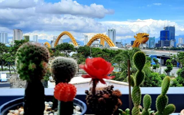 Sena home 4th-Rooftop Overlooking Danang Dragon bridge