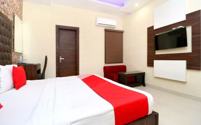 Oyo 22579 Azaad Lifestyle