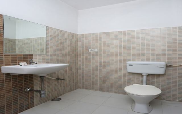 OYO 10588 Hotel Golden Square