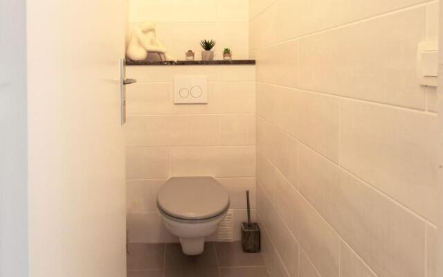 Air-Conditioned Apartment With Furnished Terrace & Parking Rated 3 Stars