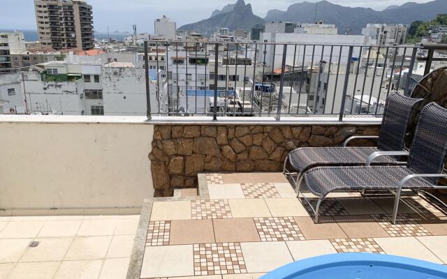 Pineapples F1106 Copacabana Penthouse and Pool