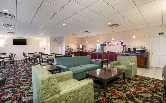 Quality Inn & Suites near Lake Eufaula