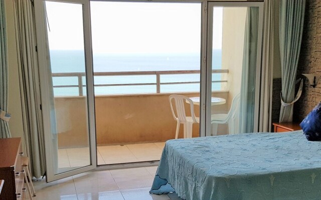 Beautiful Apt sea View IV by Rental4all