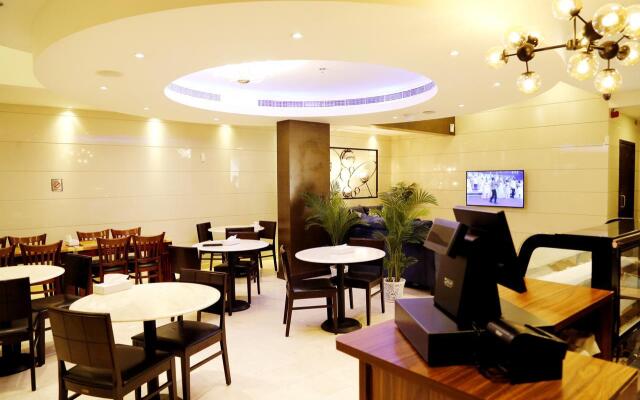 Сlick Square Hotel