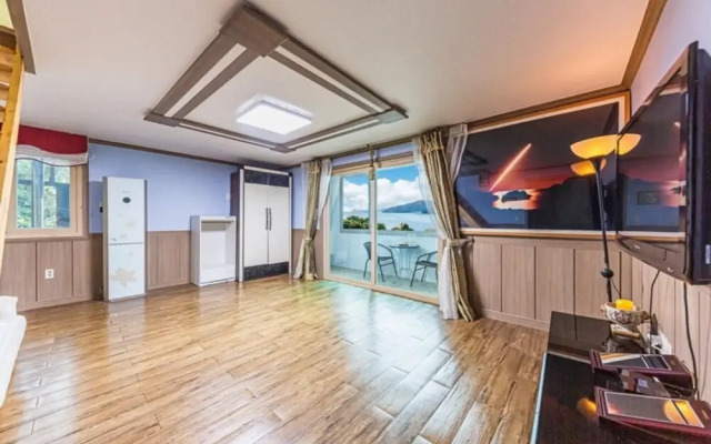 Geojedo Between the Sky and Sea Pension