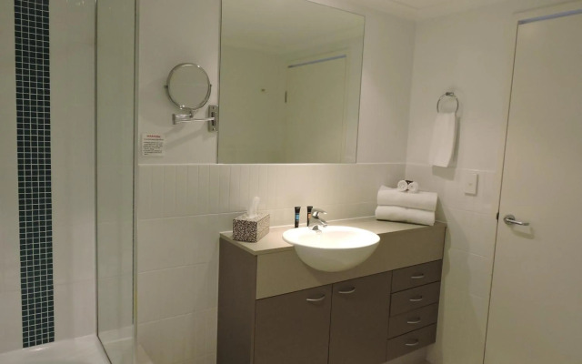 BASE Holidays - Ettalong Beach Premium Apartments