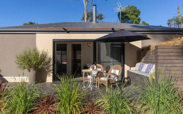 Pine Beach Guest House in the Heart of Balnarring